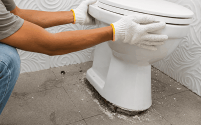 WC qui fuit à Lyon : que faire avant d’appeler un plombier ?
